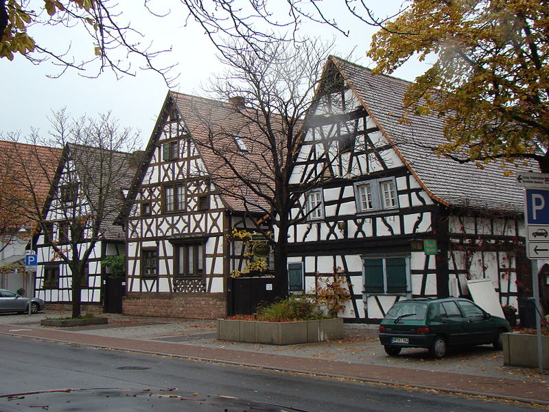 File:Lampertheim-Fachwerkbauten.JPG