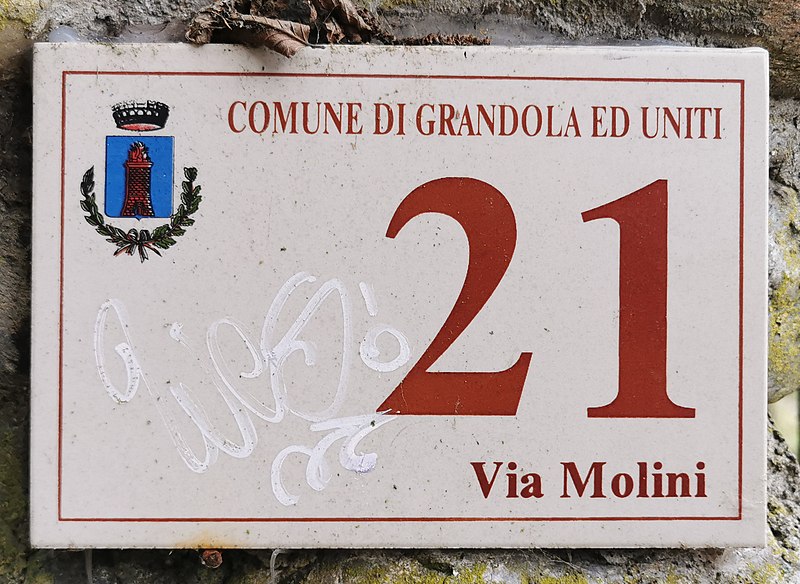 File:Last housenumber of Via Molini.jpg