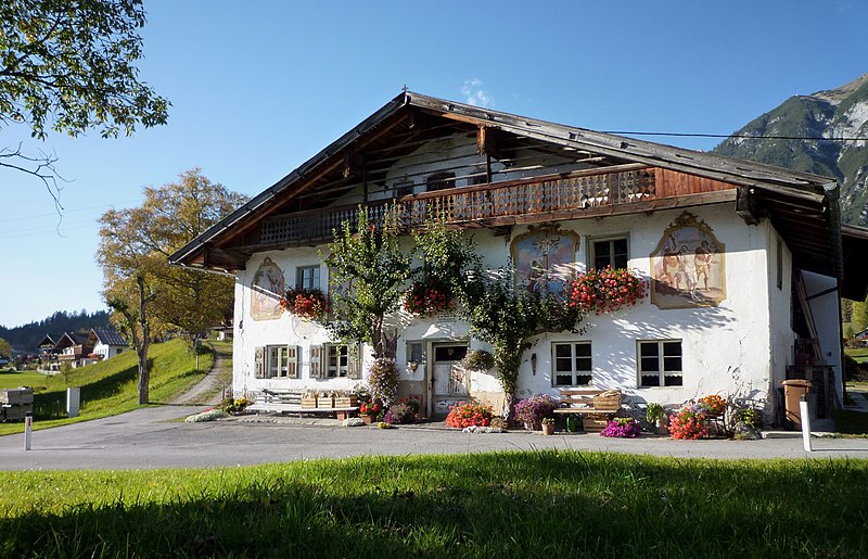 File:Leutasch - Historisches Bauernhaus.jpg