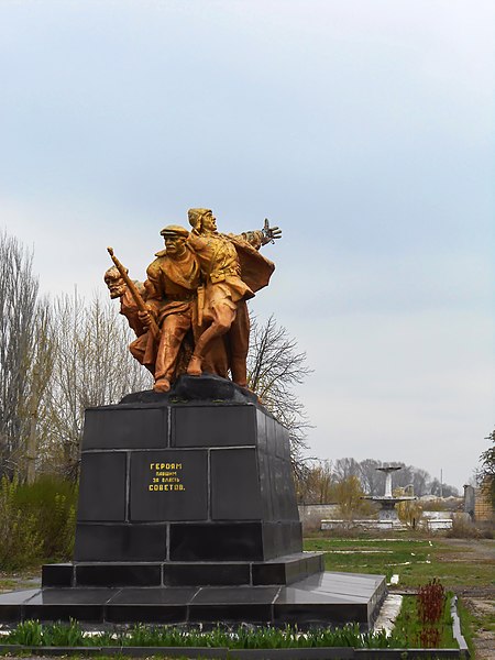 File:Lysychansk grave.jpg