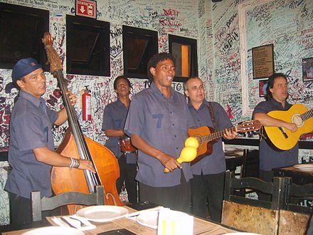 Cuban musicians in Coyoacan, Mexico City. Musicos cubanos en restaurante de Coyocan, Ciudad de Mexico.JPG
