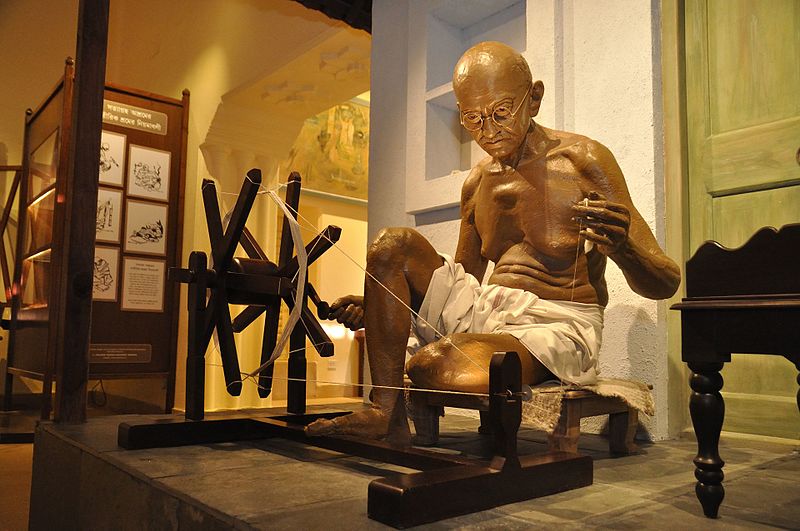 File:Mahatma Gandhi Fibreglass Statue With Charka - Gandhi Memorial Museum - Barrackpore - Kolkata 2017-03-31 1240.JPG