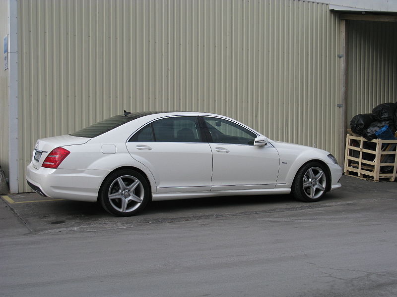 File:Mercedes-Benz S Class W221 (8542998380).jpg