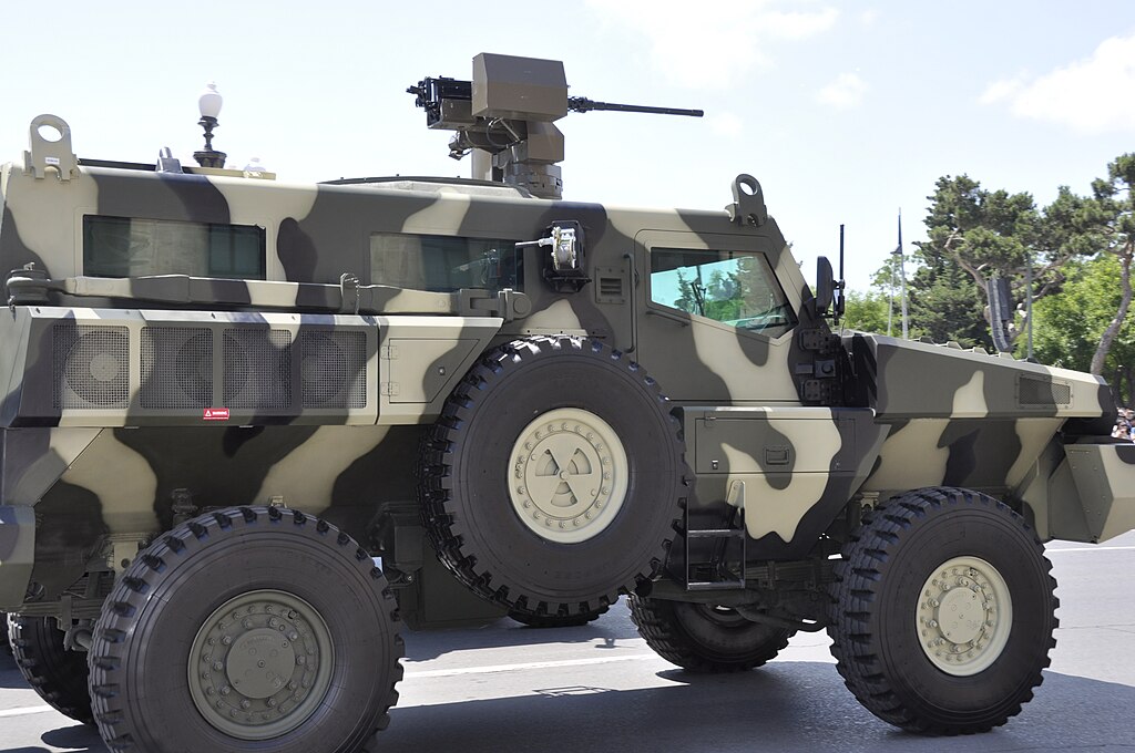 عربة Marauder المدرعه  1024px-Military_parade_in_Baku_on_an_Army_Day7