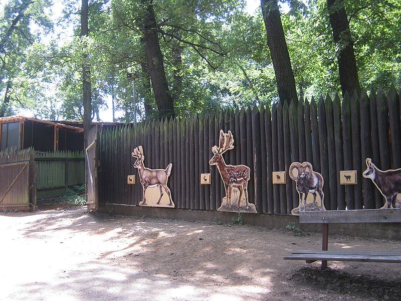 File:Minizoo Malá Chuchle.jpg