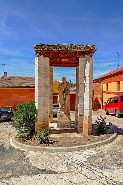 File:Monumento en La Horra.jpg