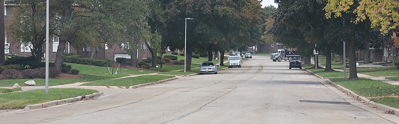 File:Morris Street, Village of Pewaukee (October 2023).jpg