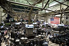 The NYSE trading floor in 2009 NYSE naaykrathmntrii ekhaarwmkaarprachumsmachchaashprachaachaati - Flickr - Abhisit Vejjajiva (17).jpg