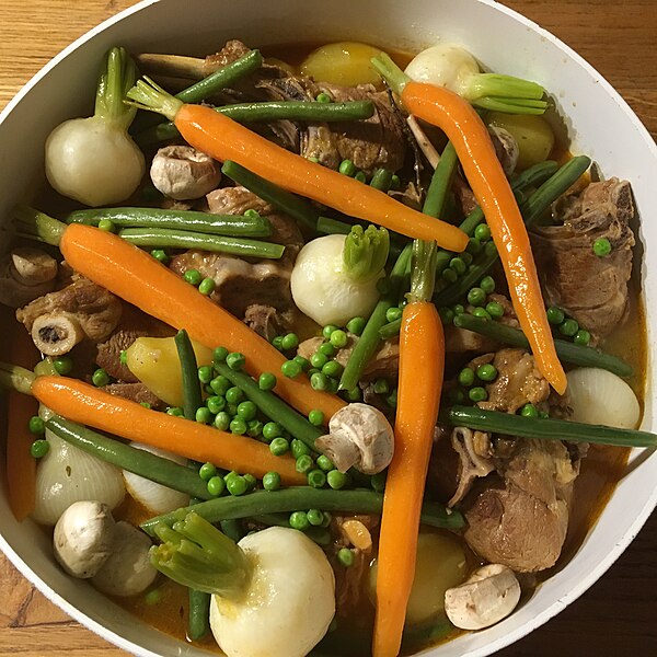 File:Navarin d'agneau, légumes de printemps.jpg