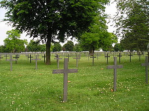 Neuville-St Vaast Perang Cemetery.jpg