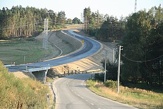 Stará a nová část silnice II/360 u Pocoucova