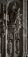 Escultura orante de D. Manuel I acompanhado por S. Jerónimo (parte superior da imagem), portal axial, Mosteiro dos Jerónimos, Lisboa