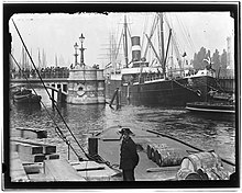 Juno at the Kattenburger bridge in 1895 Nieuwevaart, foto 10 Jacob Olie (max res).jpg