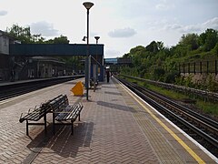 North Acton stn in direzione est guarda a ovest.JPG