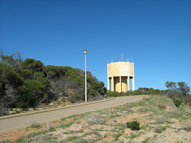 File:OIC geraldton Mt Tarcoola water tower.jpg