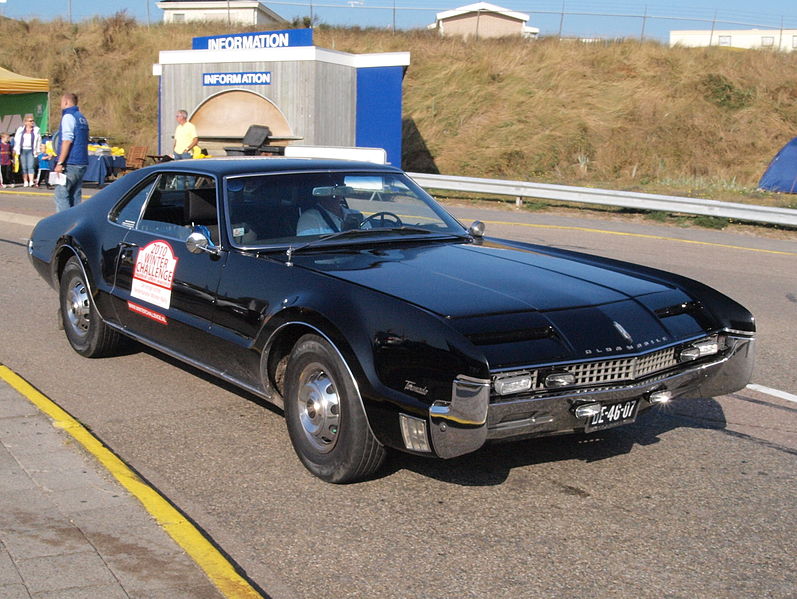 File:OLDSMOBILE TORNADO dutch licence registration DE-46-07 pic5.JPG