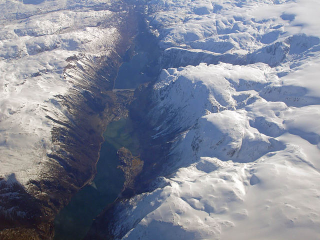 Sørfjorden (Hardanger) with Sandvinvatnet and Odda Valley can be clearly seen as continuation of the fjord. Odda sits on the isthmus. Folgefonna on th