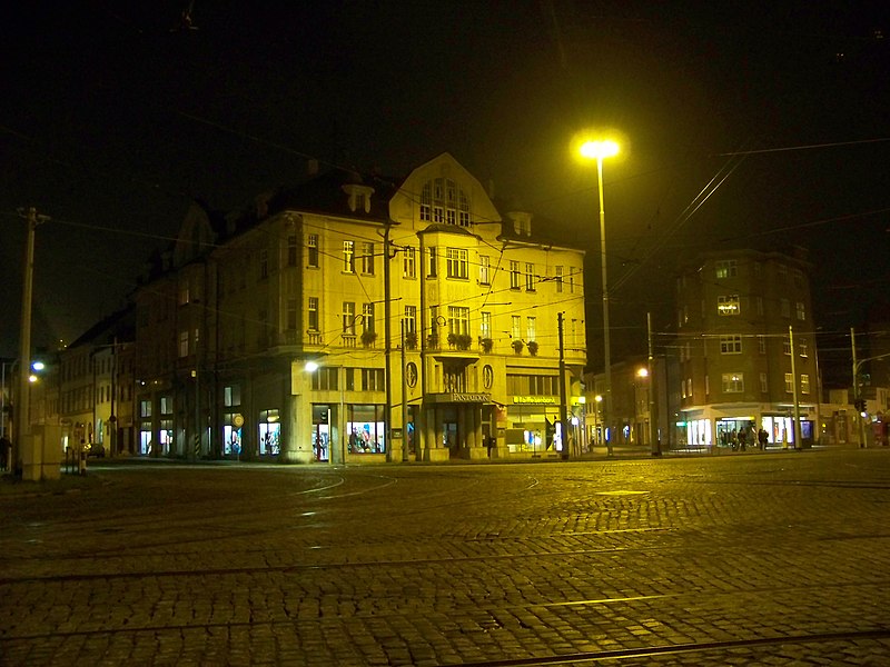 File:Olomouc, náměstí Národních hrdinů 1, třída Svobody 1 (01).jpg