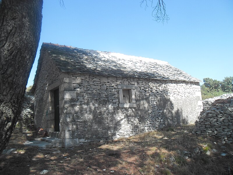 File:Otok Brač 14. rujna 2017.jpg