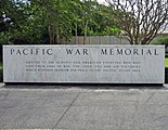 Americký památník války v Tichomoří: Věnováno filipínským a americkým vojákům,kteří dali životy pro konečné vítězství a svobodu v oblastech Pacifiku