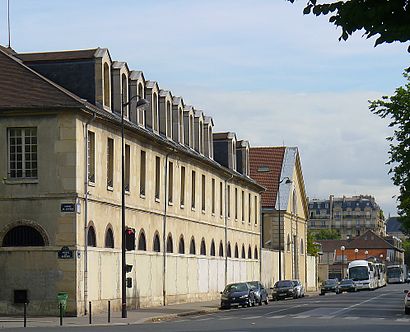 Comment aller à Avenue de Lowendal en transport en commun - A propos de cet endroit