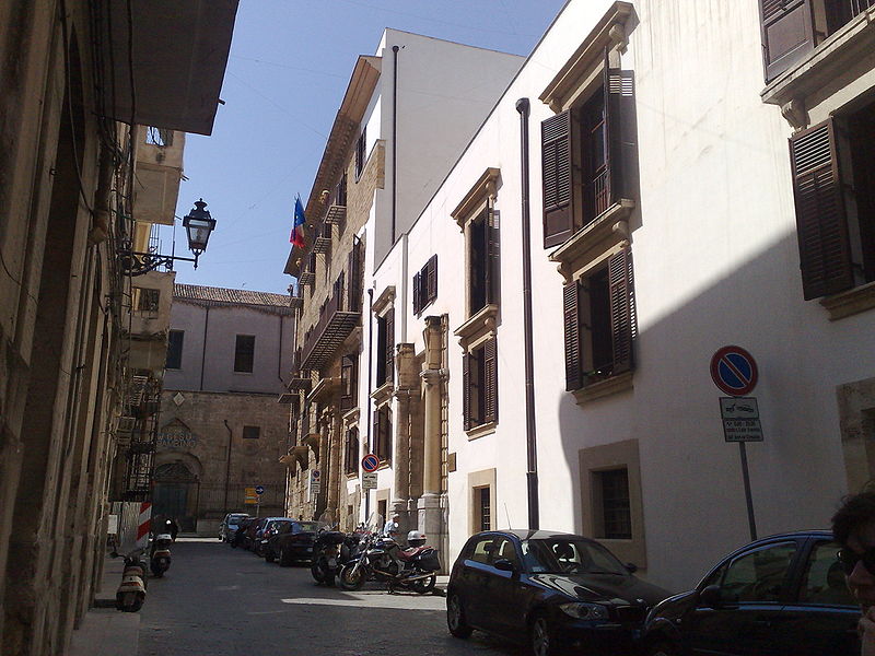 File:Palazzo palagonia.jpg