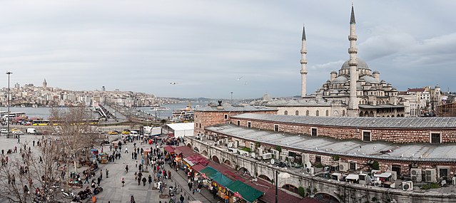 Панорама Новой мечети и Галатского моста в Стамбуле