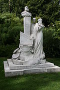 La estatua dedicada a Charles Gounod.