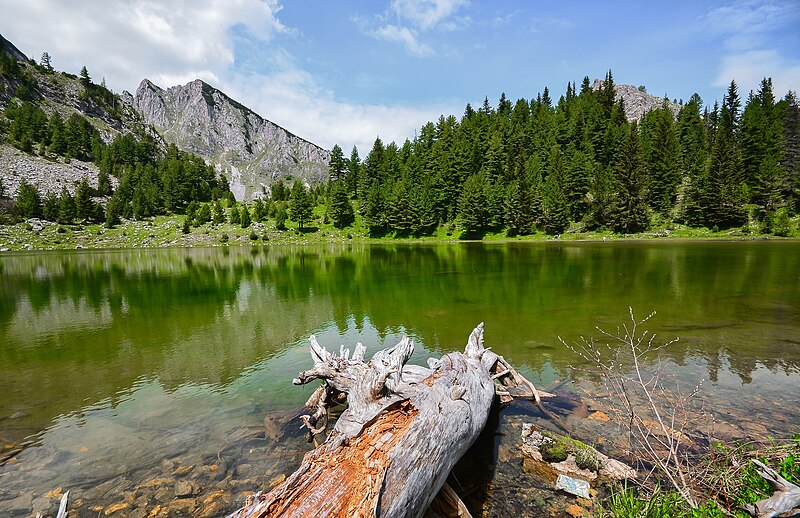 File:Parku Kombëtar Bjeshkët Nemuna, Liqeni i madh ne Liqenat, Rugove.jpg