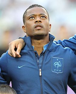 Patrice Evra voorafgaand aan het EK-duel tegen Engeland op 11 juni 2012 in Donetsk, Oekraïne