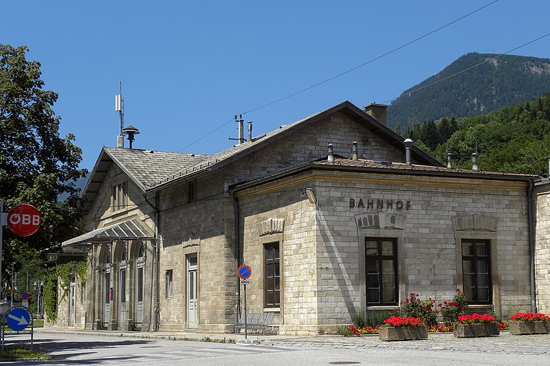 File:Payerbach - Semmeringbahn - Bahnhof.jpg