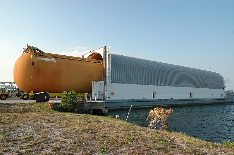 File:Pegasus barge with et.jpg