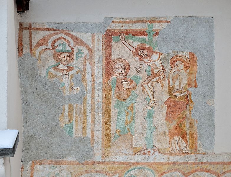 File:Pfarrkirche St. Leonhard, Weißenstein - outside frescos 01.jpg