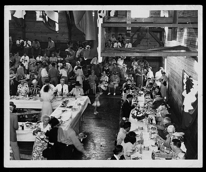 File:Photograph of a banquet, Perry, Georgia, 1945 - DPLA - 97f1b06ede07d6d2f2b919c2ec474daf.jpeg