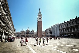Piazza San Marco (27997718740).jpg