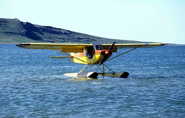 Piper PA-18-150 Super Cub floatplane