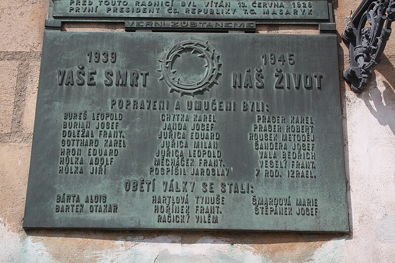 File:Plaque of Victims of WW II in Náměšť nad Oslavou, Třebíč District.jpg