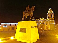 Plaza de Bolívar Nocturno.jpg