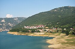pogled na Plužine i Pivsko jezero