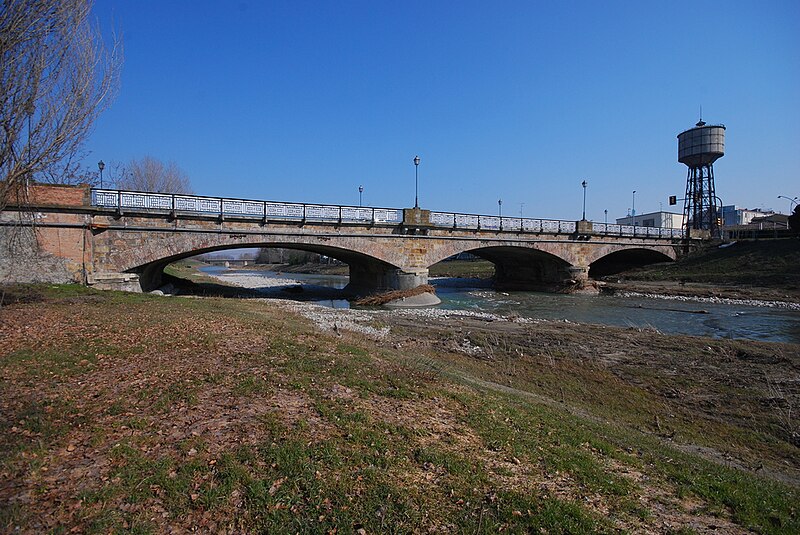 File:Ponte Maria Luigia e Vascone 03.JPG