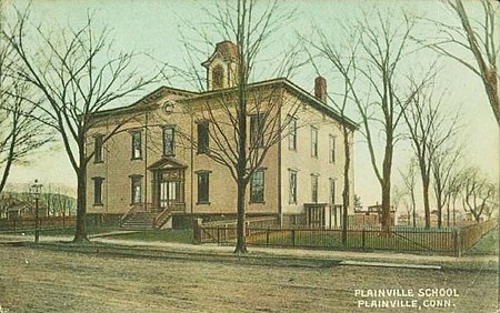 PostcardPlainvilleCTPlainvilleSchool1909