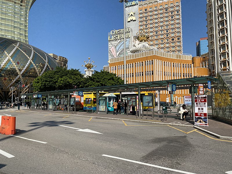 File:Praça de Ferreira do Amaral Bus Terminus 19-01-2023(5).jpg