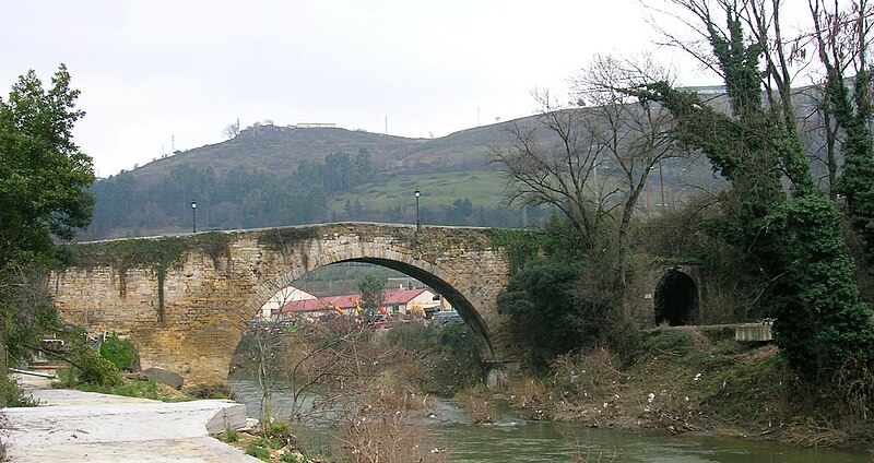 File:Puente del Diablo sobre el río Cadagua.jpg