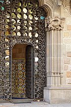 Porta de forja del Palau del Baró de Quadras