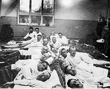 Wounded Red soldiers in a hospital Punaisten ensiapuosaston sairaala Aleksanterin kansakoululla (26901643941).jpg