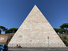 Pyramide Caio Cestio - Rome (IT62) - 2021-08-29 - 3.jpg