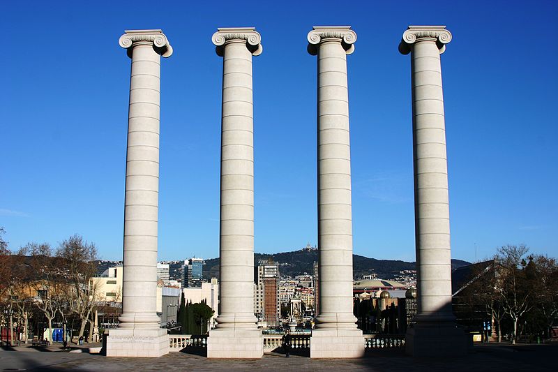File:Quatre Columnes - Barcelona 2014.JPG