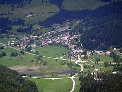 Rateče, vista do Monte.  Ciprnik (julho de 2016)