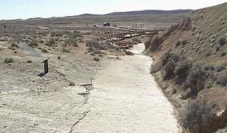 Walkway at the dinosaur tracksite overlook Red Gulch Dinosaur Tracksite Overlook.jpg