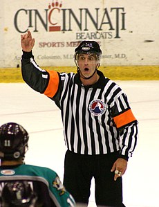 Referee hockey ahl 2004.jpg